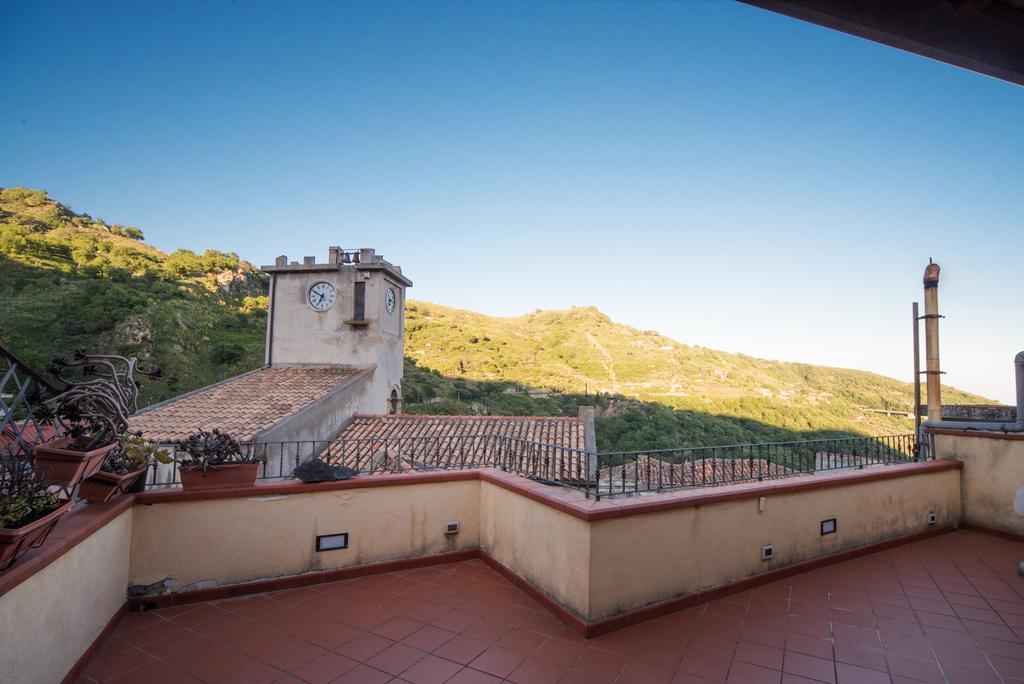 The Clock Houses Borgo Gallodoro Летояни Екстериор снимка