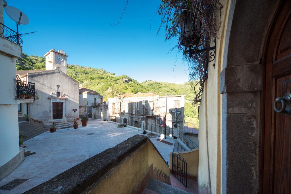 The Clock Houses Borgo Gallodoro Летояни Екстериор снимка